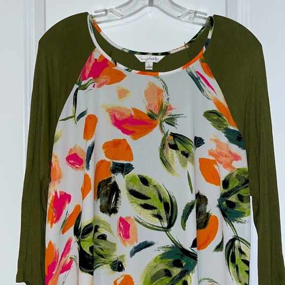 Charming Charlie 3/4 Sleeve Floral Top - Picture 2 of 8